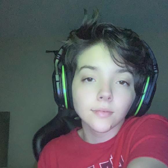 Meet your Posher, Tiffany - Picture 4 of 4